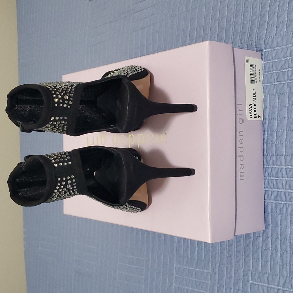 Heels - Picture 6 of 6